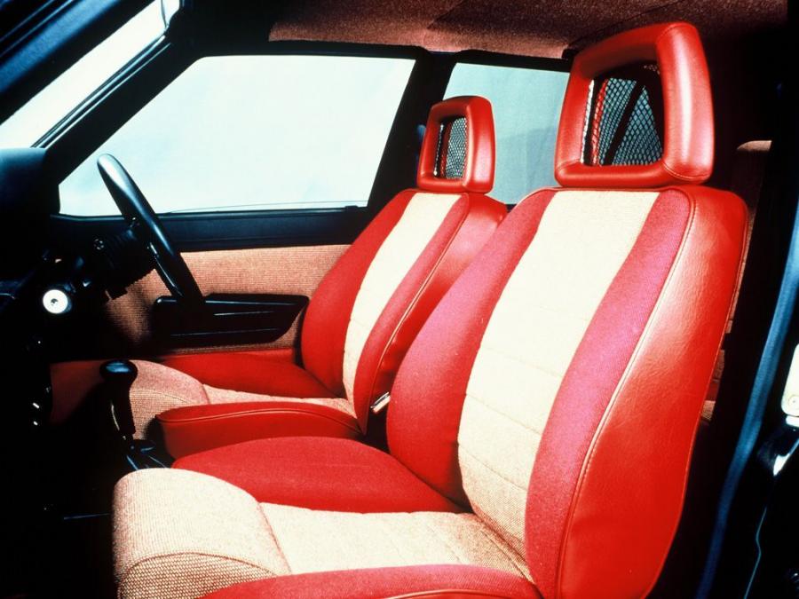 Интерьер Alfa Romeo Giulietta 2.0 Turbo Autodelta (116) 1983 года  (фото 8 из 12)